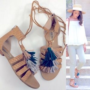 STEVE MADDEN Sz 7 Leather Gladiator Sandals w/Tassels - Monrowe